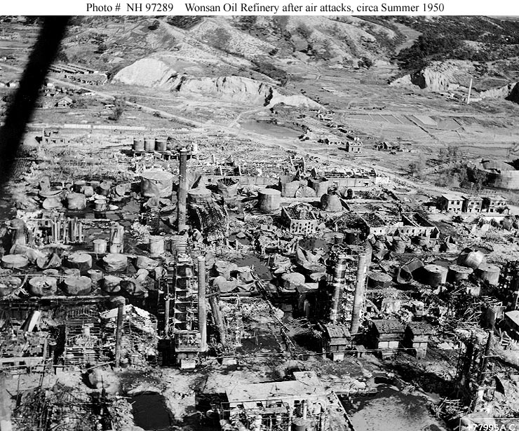 1950년, 원산 정유공장 폭격